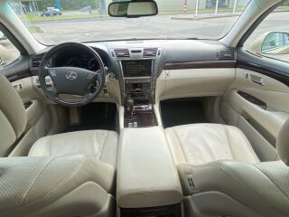 Lexus LS 460 President 4.6 280kW