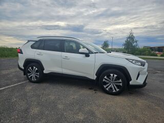 Toyota RAV4 Luxury PLUS Multidrive S Pearl White 2.0 129кВ