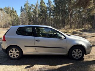 Volkswagen Golf V 1.6 85кВ