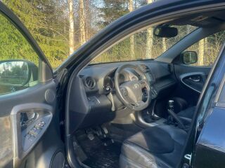 Toyota RAV4 4WD M/T Luxury 2.2 110kW