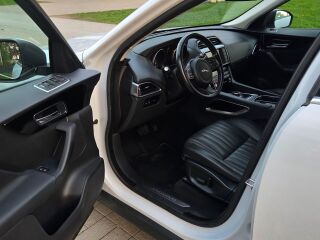 Jaguar F-Pace Luxury Line / MY2017 / Pack 2.0 R4 132kW