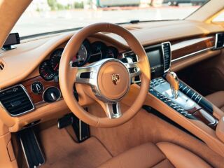 Porsche Panamera GTS 4.8 324кВ