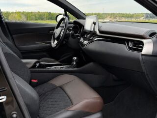 Toyota C-HR Luxury Plus 1.8 72кВ