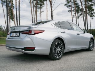 Lexus ES 300h 2.5 131kW