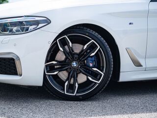 BMW M550 xDrive M-Sportpakett Shadowline 3.0 294кВ