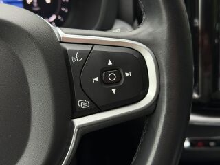 Volvo XC60 AWD Momentum Pro Mild-Hybrid KERS 2.0 B4 145kW