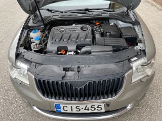 Skoda Superb 4 x 4 2.0 TDI 103кВ