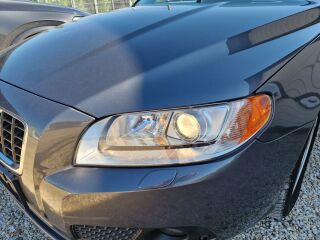 Volvo V70 MOMENTUM 2.4 R5 D5 136кВ