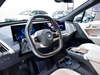 BMW iX xDrive 40 Sportpakett Titanium Bronze 240kW