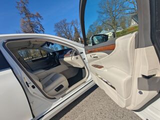 Lexus LS 600h Long Ottoman pakett 5.0 V8 290kW
