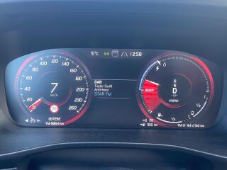 Volvo XC40 R Design 1.5 155кВ