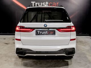 BMW X7 Individual-Sky lounge-M Paket 3.0 250kW