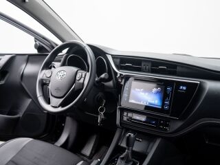 Toyota Auris 1.6 97кВ