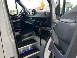Mercedes-Benz Sprinter 519CDI 22+1+1 2.0 R4 140kW
