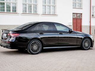 Mercedes-Benz E 220 AMG Line Black Edition 2.0 143кВ