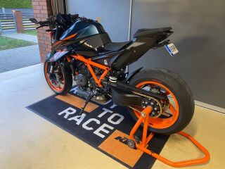 KTM 1290 Super Duke R V-twin 132kW