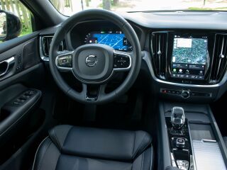 Volvo S60 AWD DARK R-Design Intelli SAFE PRO Wntr PRO 2.0 B5 MHEV KERS Kerghübriid 184kW