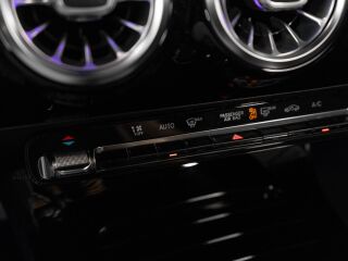 Mercedes-Benz CLA 180 AMG Line 1.4 100kW