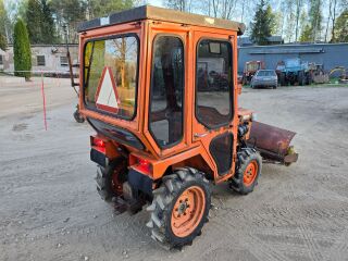 Minitraktor KUBOTA B7100 4WD