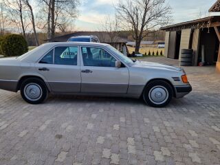 Mercedes-Benz E 300 Turbo 3.0 108kW