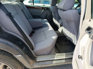 Mercedes-Benz E 250 2.5 83kW