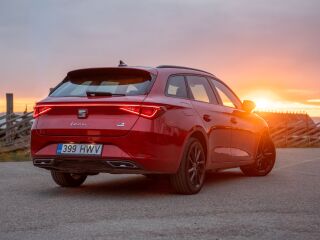 SEAT Leon Plug In Hybrid FR-Package Desire Red 150kW