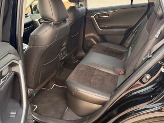 Toyota RAV4 Luxury Plus 2.5 131кВ