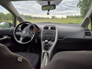 Toyota Auris 1.4 71kW