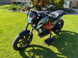 KTM 690 Duke KTM Duke 690 / Akrapovic / stunt-track bi LC4 50кВ