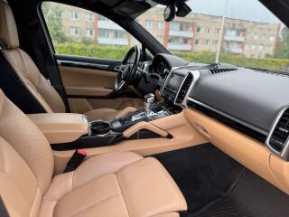 Porsche Cayenne FACELIFT SPORT DESIGN PACKAGE 3.0 D 176kW