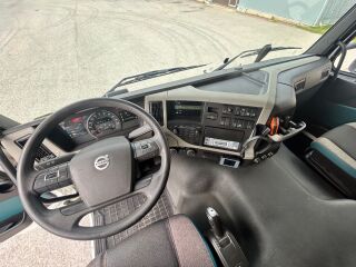 Volvo FM 330 4X2 EURO6 + CARRIER + DOUBLE STOCK EURO 6 250kW
