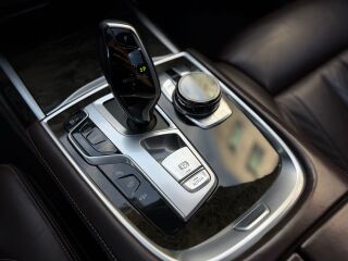 BMW 740 Long 3.0 235кВ