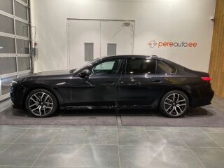 BMW 740 xDrive M-Sportpakett 3.0 210kW