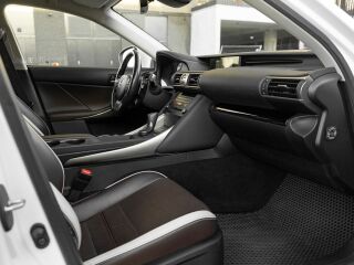 Lexus IS 300h 2.5 133kW