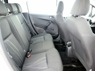 Peugeot 208 Elegance 1.2 60kW
