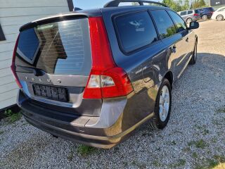 Volvo V70 MOMENTUM 2.4 R5 D5 136кВ