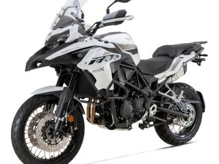 Benelli TRK 502 X KOHVRIKOMPLEKTIGA R2 DOHC 35kW
