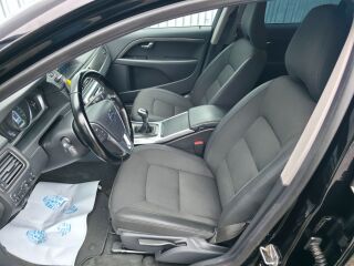 Volvo V70 Momentum Black Solid 2.0 88kW