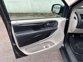 Lancia Voyager Platinum StownGO 2.8 130kW