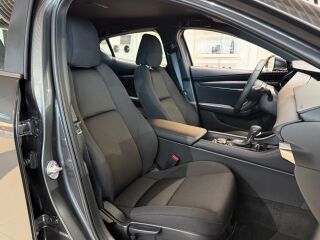 Mazda 3 e-Skyactiv G Centre-line 2.5 103kW