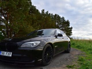 BMW 750 Individual Shadowline 4.4 V8 N63 300kW