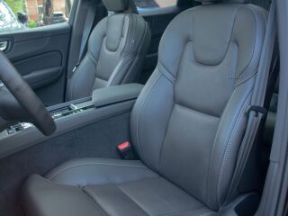Volvo XC60 MY26 Facelift Ultra Black Fullopt 2.0 B5 AWD MHEV Kerghübriid 184кВ