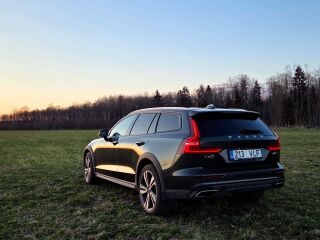Volvo V60 Cross Country AWD Inscription B4 KERS 2.0 145kW