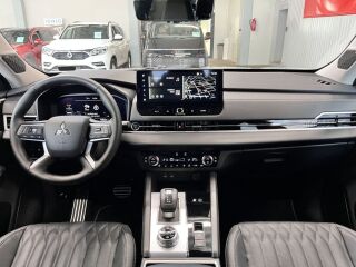 Mitsubishi Outlander Instyle 2.4 225kW