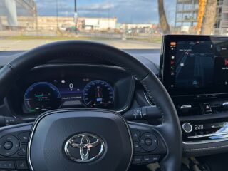 Toyota Corolla Active Plus + Comfort pakett 1.8 72kW