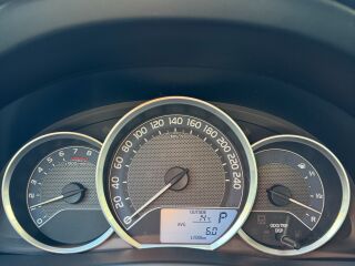 Toyota Auris 1.6 97кВ