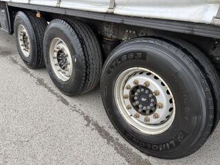 Schmitz Semitrailer Curtainsider Standard