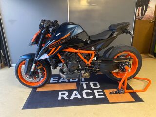KTM 1290 Super Duke R V-twin 132kW