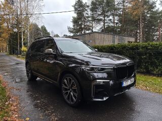 BMW X7 M50 3.0 Dark Shadow Edition 294kW