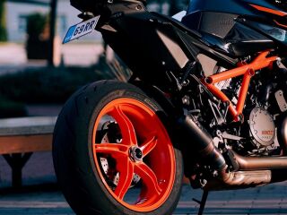 KTM 1290 Super Duke R V-twin 132kW